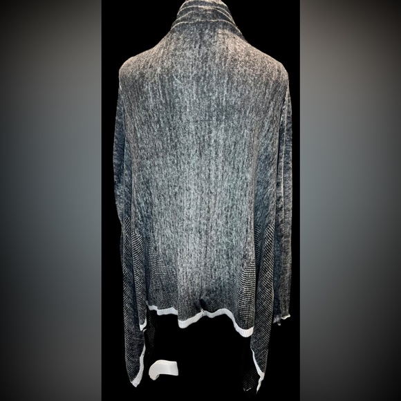 DEMOCRACY long gray Distressed black cardigan sweater w/ white contrast Size Med - Picture 7 of 12